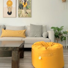 פוף דגם קמילה צהוב בסלון המהמם